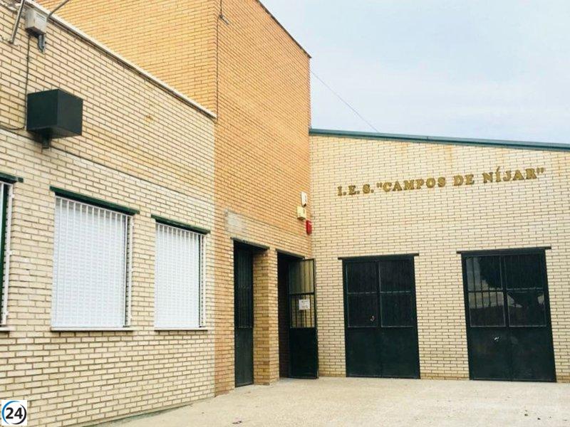 Incendio en IES de Níjar deja a tres menores atendidas por inhalación de humo.