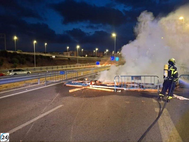 El rechazo de los metalúrgicos al preacuerdo provoca nuevos bloqueos en las carreteras de la Bahía de Cádiz.