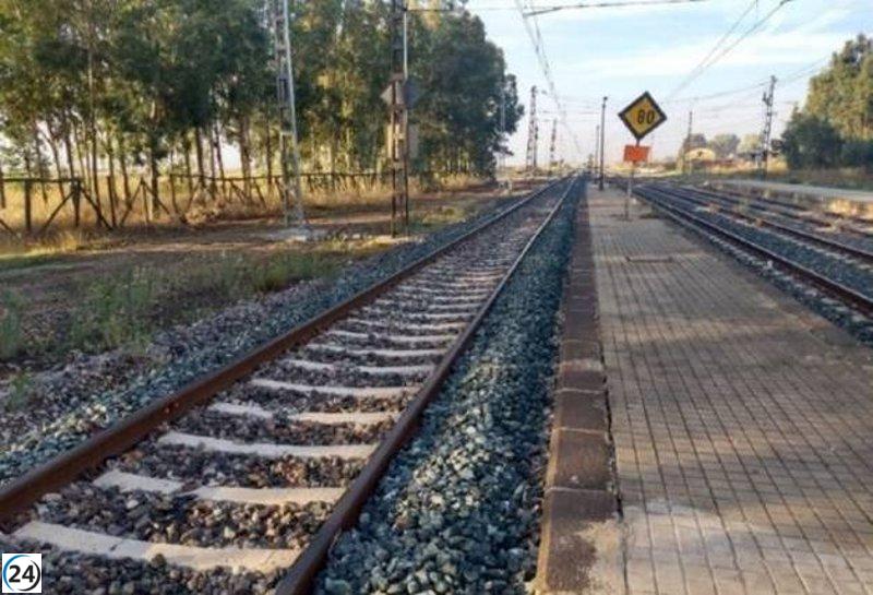 El Gobierno invierte 2,3 millones en modernizar la línea ferroviaria Sevilla-Huelva en San Juan del Puerto.