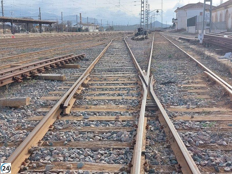 Invierten 24,4 millones en la expansión de las vías de apartado en La Roda y Bobadilla.