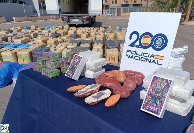 Desmantelan un narcotraficante en Almería y Málaga: 15,3 toneladas de hachís escondidas entre sandías y falsos tubérculos.