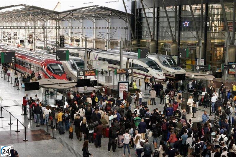 Detienen a dos sospechosos por el robo de cobre que paralizó 21 trenes AVE Madrid-Sevilla en mayo, ocasionando pérdidas de 25.000 euros.