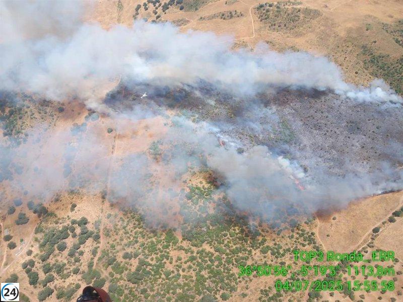 Se desata un incendio forestal en Montecorto (Málaga), activando la respuesta con recursos aéreos.