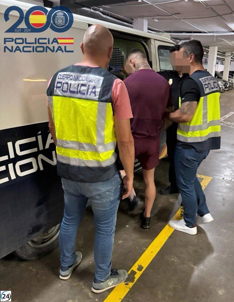 Capturan en Huelva a familiar de sospechoso de homicidio tras agredir a un hombre con un arma de puño.