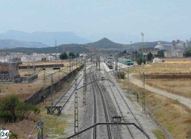 Renfe implementa un plan de contingencia con 320 autobuses y modifica horarios del Alvia Algeciras-Madrid debido a obras de Adif.