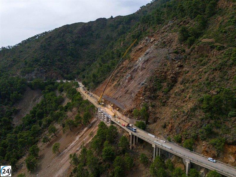Alcaldesa de Ronda destaca la relevancia de la reapertura parcial de la carretera a San Pedro.