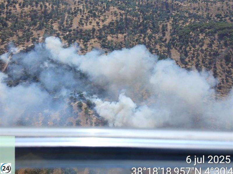 Incendio forestal en Cardeña (Córdoba) bajo control tras despliegue de nueve aeronaves.