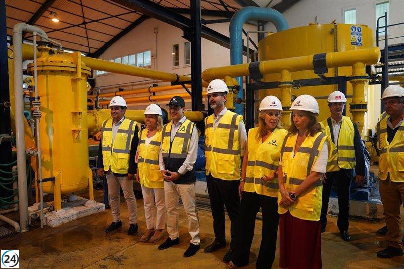 Moreno lanza la expansión de la planta desalinizadora en Marbella, aumentando su capacidad a 20 hectómetros cúbicos.
