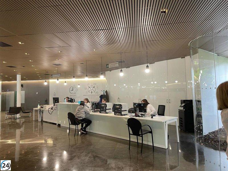 Moreno implementa servicio de taxis sin costo para el centro de salud de Cazorla mientras se edifica una nueva instalación en el núcleo urbano.