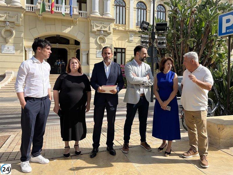 PSOE acusa a De la Torre y Moreno de ocultar que la remodelación de La Rosaleda estaba descartada desde abril.