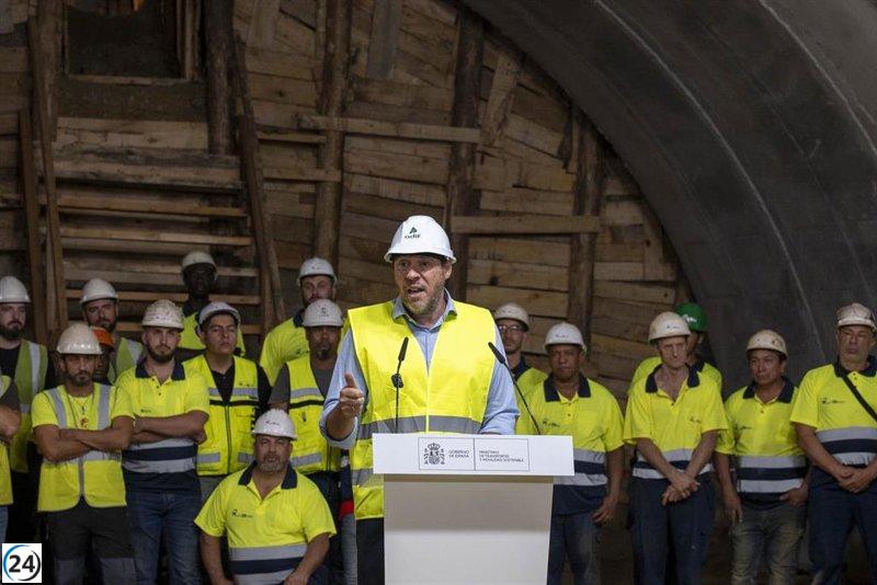 Ministro de Transportes lidera ceremonia del túnel de Viator tras completar la excavación superior.