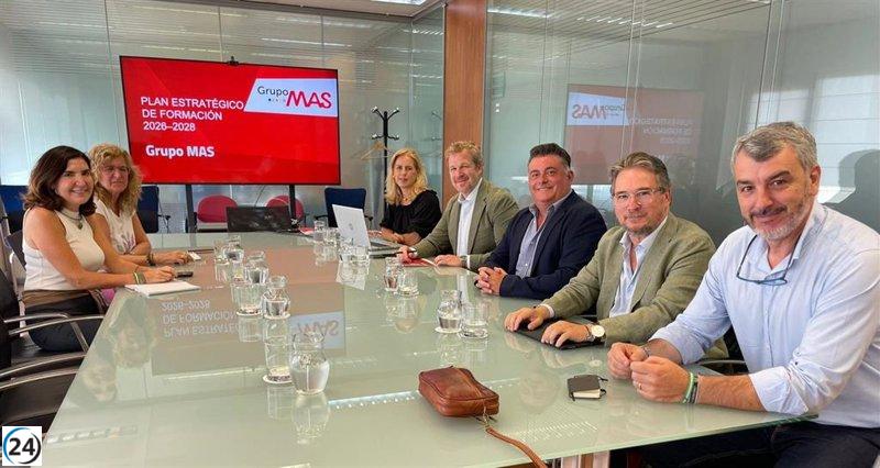 El Grupo MAS planea generar 1.000 nuevos puestos de trabajo y presenta un programa de formación a la Junta para el período 2026-2028.