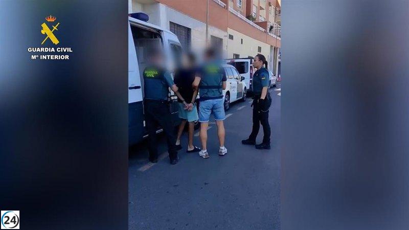 Cuatro arrestos en Roquetas por asaltos violentos a ancianas utilizando patinetes eléctricos.