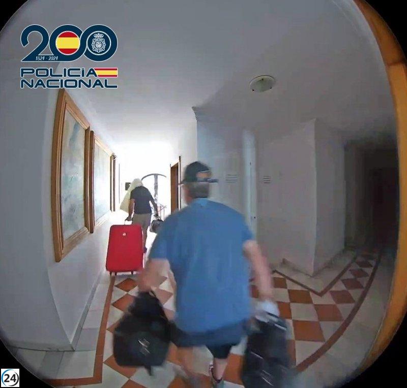 Detenidos en Marbella dos individuos por el robo en alojamientos turísticos.