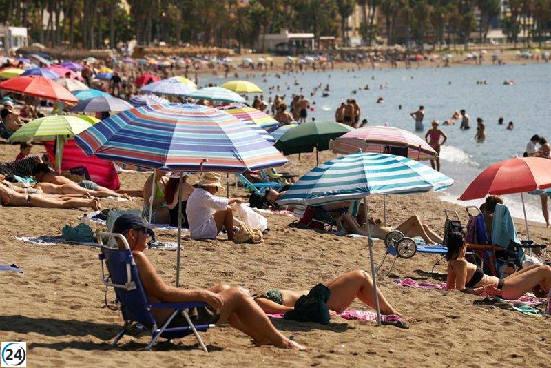 Hoteles proyectan un 80% de ocupación en agosto, pero advierten sobre caída en el gasto de los consumidores.