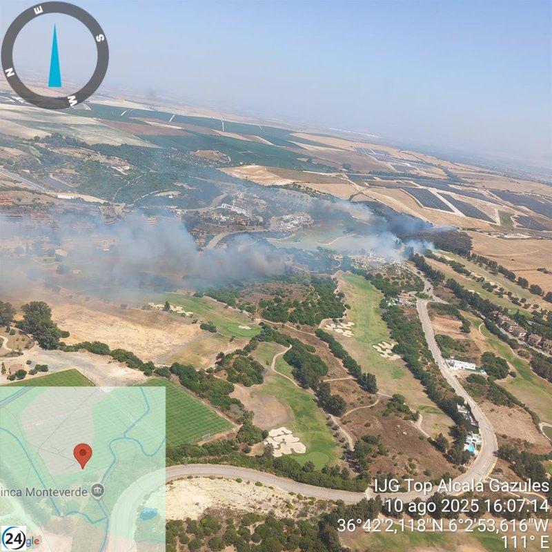 Casi 90 desalojados en Jerez vuelven a sus hogares tras extinguirse el incendio.