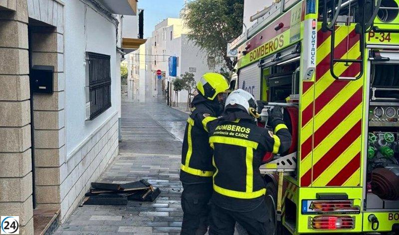 Incendio en garaje comunitario de Ubrique deja a 12 personas sin hogar.