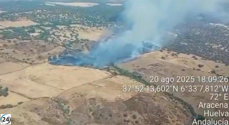 Descontinúan apoyo aéreo en el incendio de Valdesevilla, Aracena, por su evolución positiva.