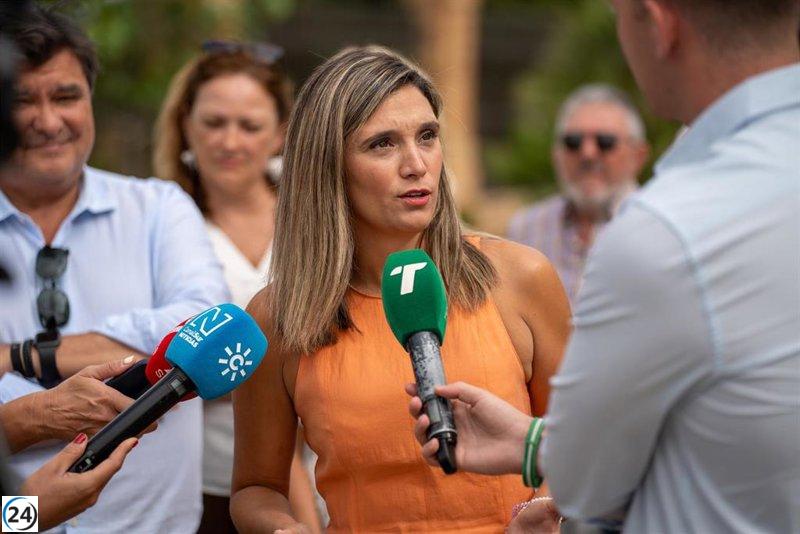 PSOE-A critica a Moreno por defender al PP-A tras insultos a Barcones.