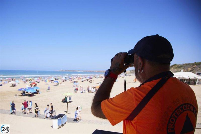 Fallece un hombre en la playa de la Fontanilla en Conil de la Frontera.