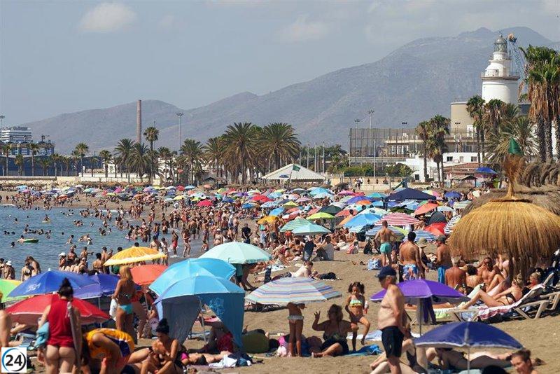 La industria hotelera alerta sobre un descenso cercano al 10% en el gasto turístico de Andalucía durante el verano de 2025.