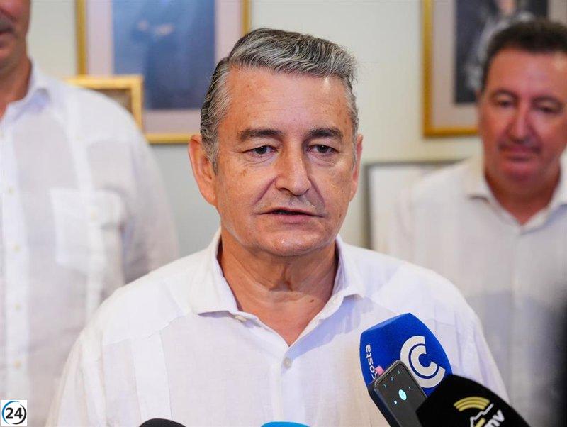 Sanz pedirá este lunes una reunión para evaluar la situación de los incendios en Andalucía.
