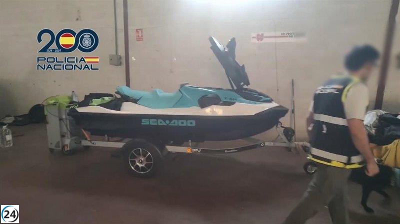 Detienen a siete en Almería y Alicante por facilitar la llegada ilegal de 80 inmigrantes en barcos.