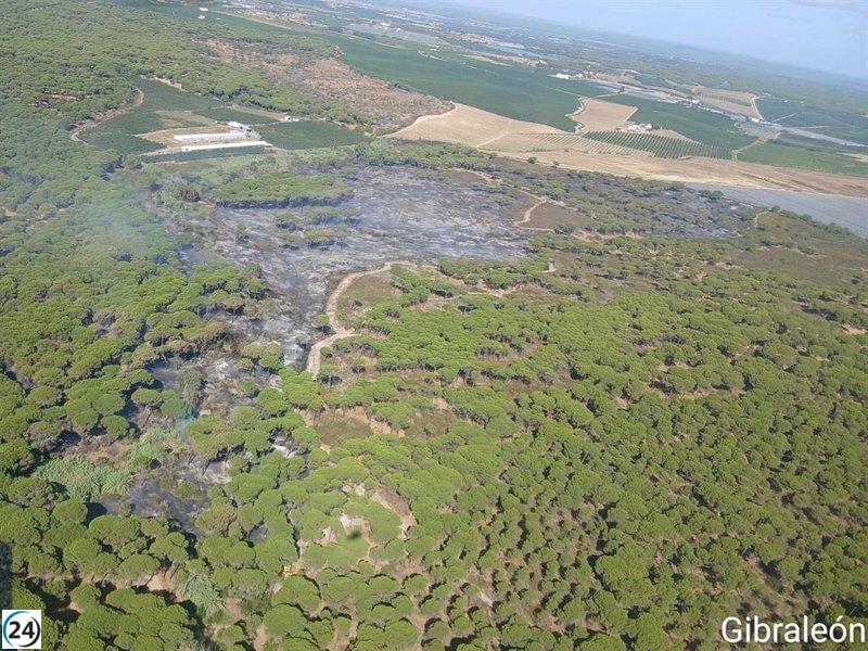 Apagan el fuego en Cañada del Corcho, Gibraleón, tras su inicio el lunes.