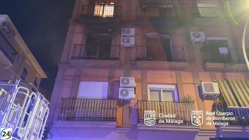 Siete personas damnificadas en incendio de vivienda en Málaga.
