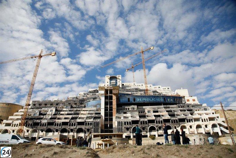 Carboneras envía al TSJA la revisión del PGOU por el Algarrobico, que abre un plazo de diez días para presentar alegaciones.