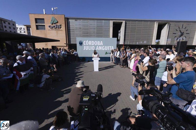 La estación de trenes de Córdoba honra a Julio Anguita con su nuevo nombre.
