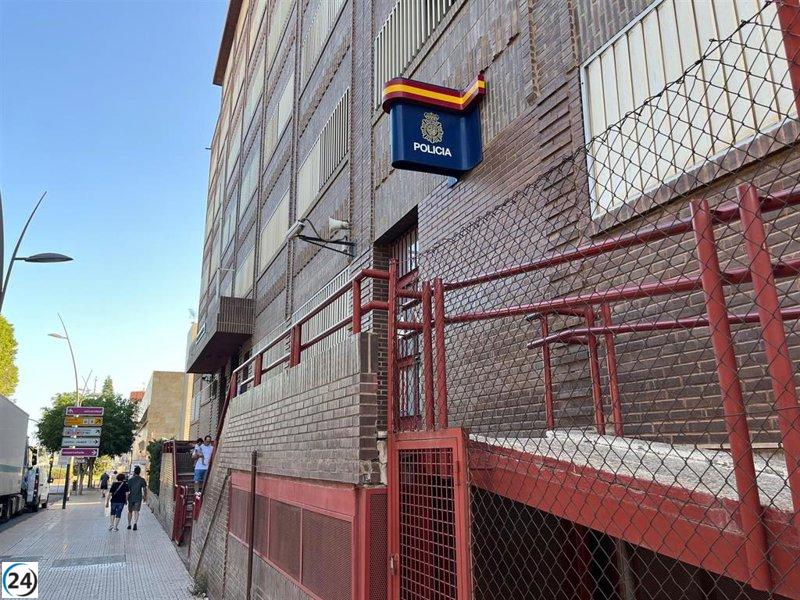 Mujer arrestada en Almería por apuñalar a su expareja con un cuchillo de cocina.