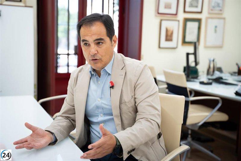 Andalucía aborda la crisis de las pulseras para maltratadores y exige responsabilidades urgentes.