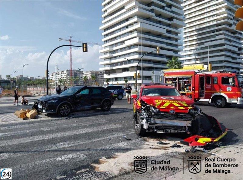 Accidente en Málaga: conductor de bomberos lesionado tras colisión con un coche.