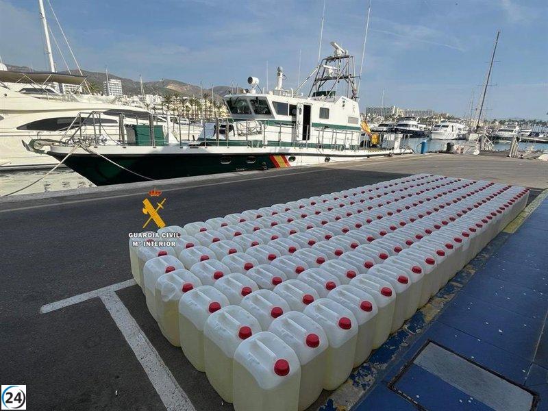 Desmantelan narcolancha en Marbella y confiscan 3.500 litros de gasolina, hay tres arrestos.