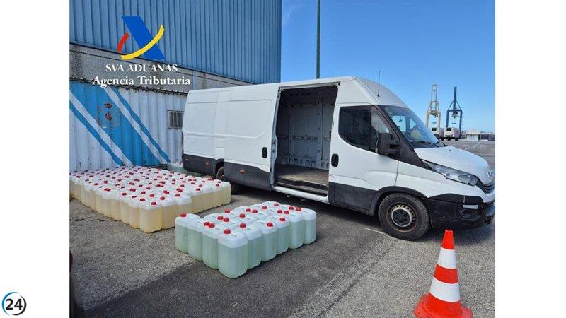 Desmantelan en Cádiz un operativo de narcotráfico con 11.000 litros de gasolina, tres barcos y una furgoneta.