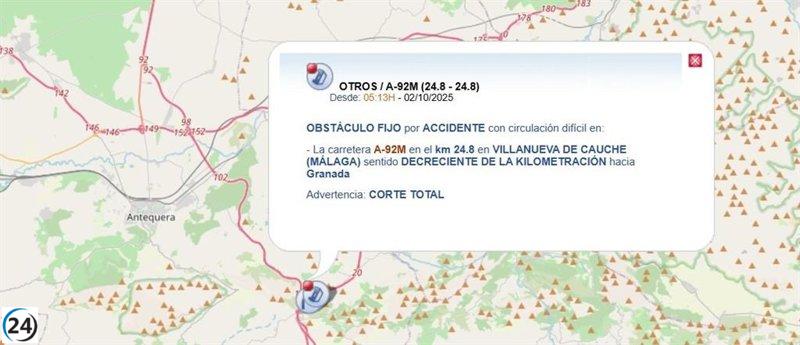 Accidente de camión bloquea la A-92M en Villanueva del Trabuco, dirección Granada.