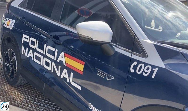 Mujer arrestada en Málaga por herir con un cuchillo a su pareja de 50 años.