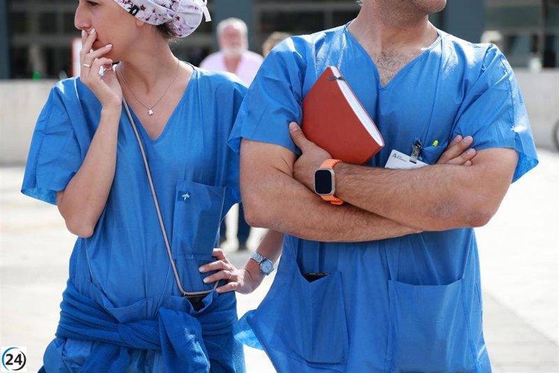 Sindicatos consideran el despido de la consejera como una oportunidad para mejorar el sistema de salud en Andalucía.
