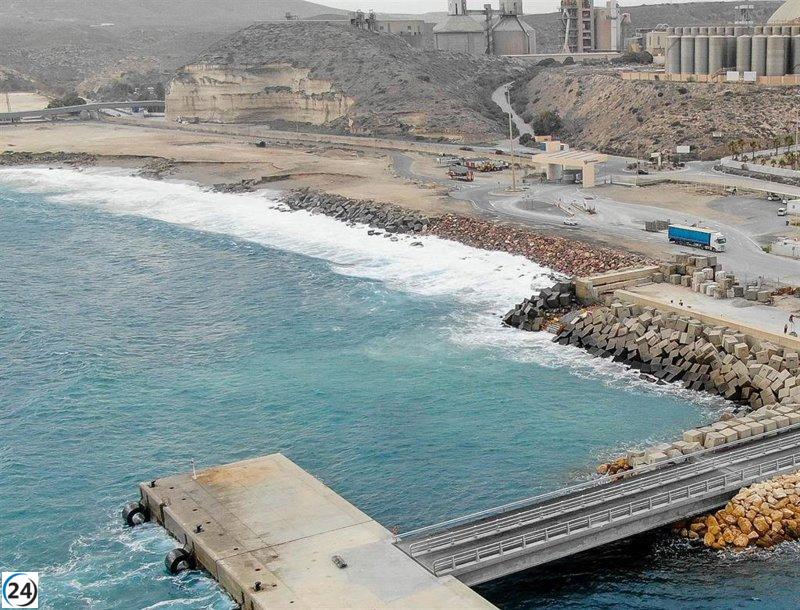 Almería se prepara para alerta amarilla por fuertes olas este domingo.