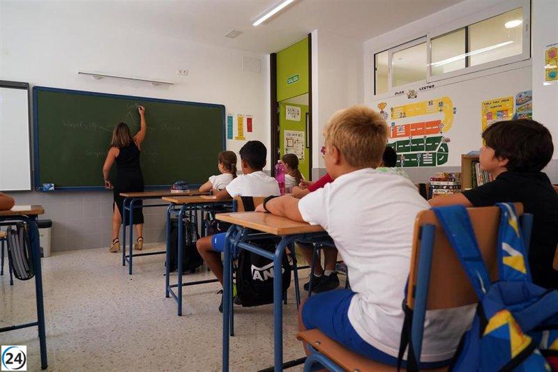 El PP-A exigirá al Gobierno en el Parlamento asegurar la permanencia del programa de auxiliares de conversación.