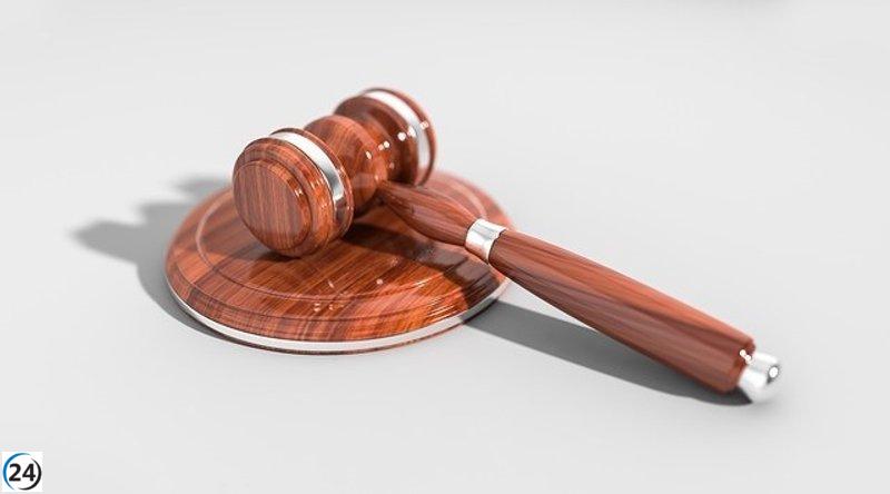 Detenido por apuñalar fatalmente a su compañero de piso y trabajo en Huelva, enfrenta prisión.