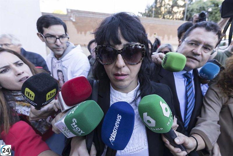 Juana Rivas se presenta con calma ante el tribunal para su segunda declaración sobre la custodia de sus hijos.