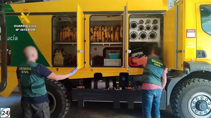 Detienen a vendedores de material robado del Infoca en mercadillo sevillano.