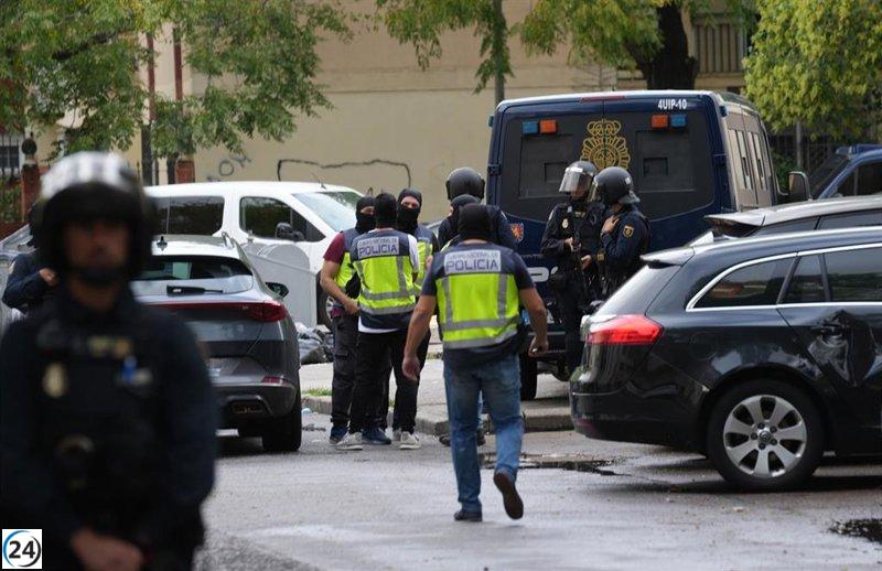 Sindicatos de la policía exigen reconocimiento de profesión de riesgo tras el tiroteo en Isla Mayor en Sevilla.