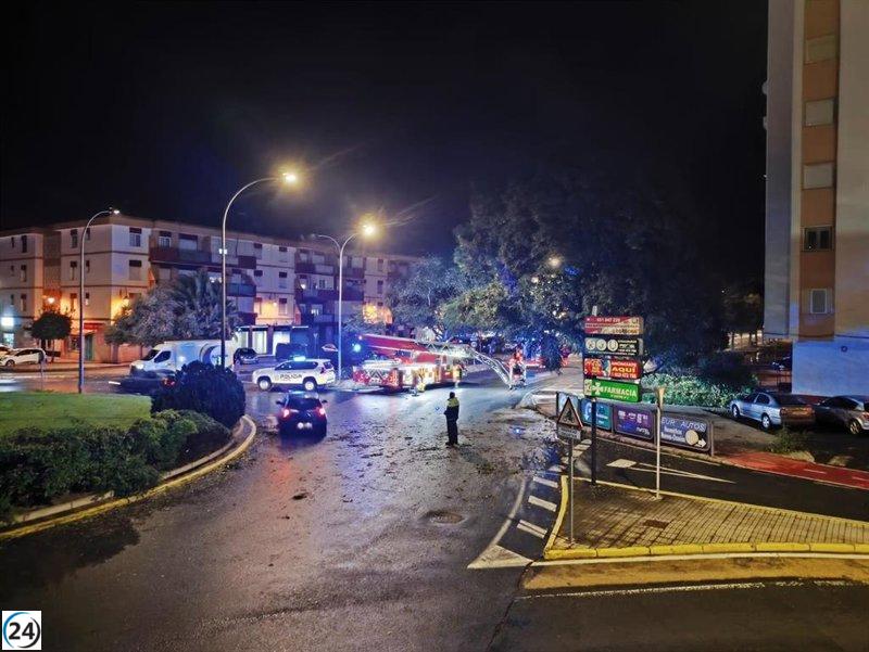 Andalucía registra más de 300 incidentes por la tormenta Claudia; un herido en Huelva tras caer un cartel comercial.