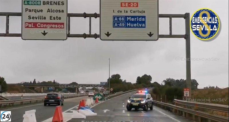 Interrumpido el tráfico en la SE-20 por daños causados en Sevilla tras la tormenta 'Claudia'.