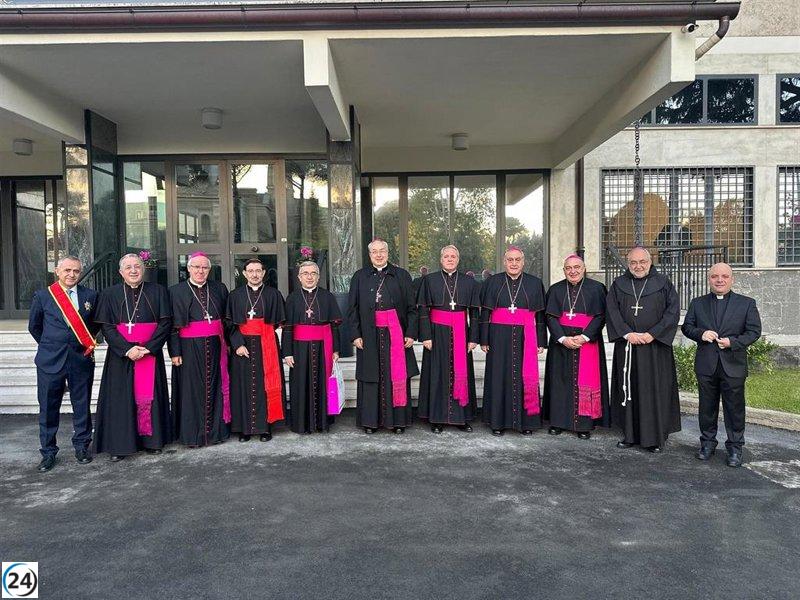 Obispos dialogan con el Papa sobre el caso Zornoza, sugiriendo que su renuncia podría ser inminente.