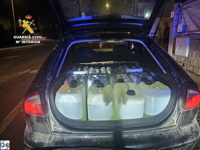 Capturan a un hombre en Almería con más de 8.000 litros de combustible y varias embarcaciones.