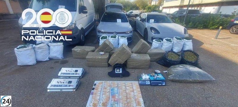 Desmantelan en Sevilla una red de tráfico de hachís en el Guadalquivir; se incautan más de tres toneladas y hay seis arrestos.